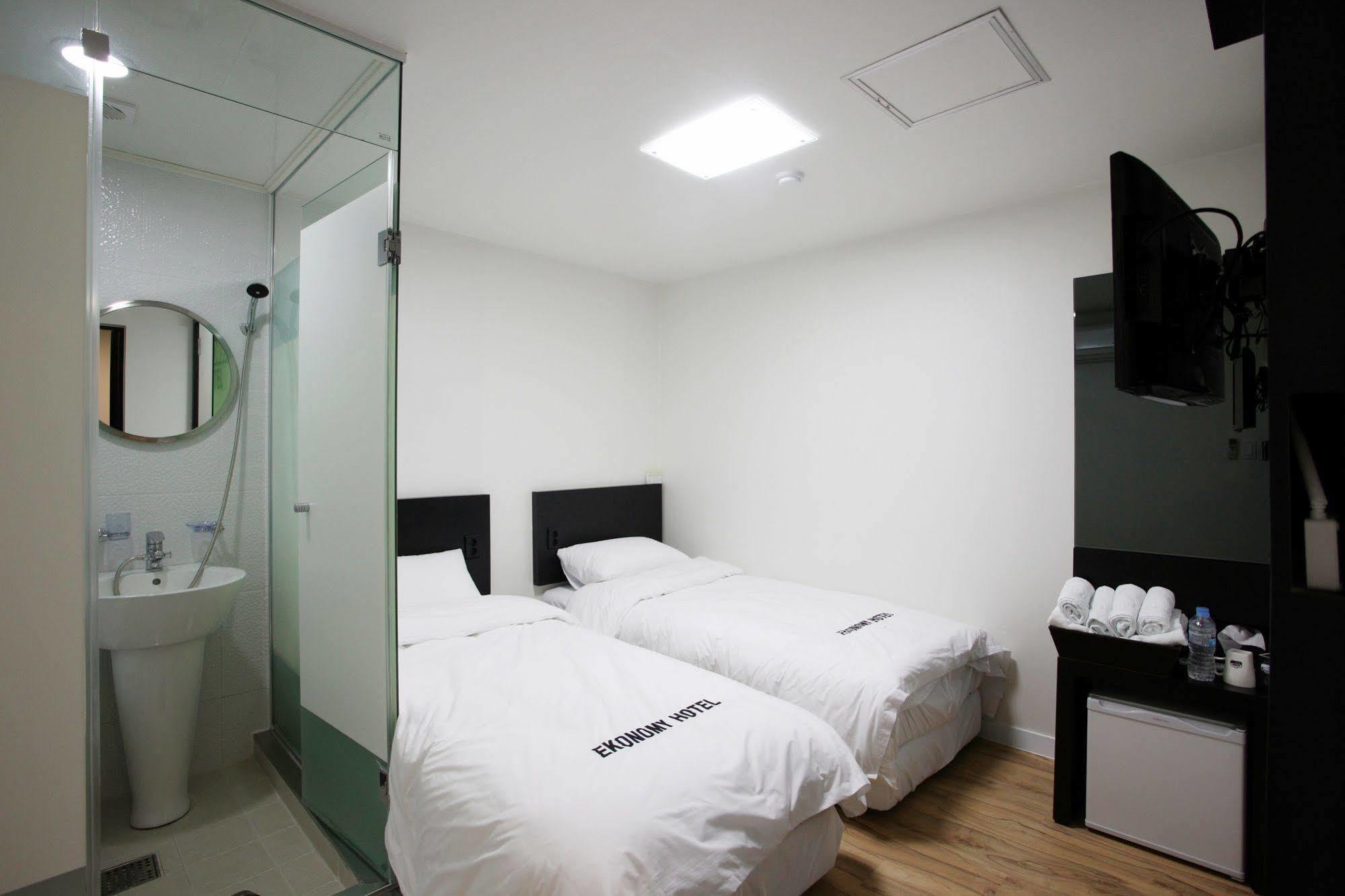 Ekonomy Hotel Myeongdong Central Seul Zewnętrze zdjęcie