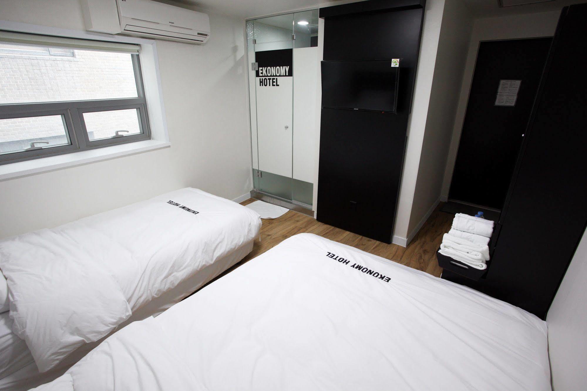 Ekonomy Hotel Myeongdong Central Seul Zewnętrze zdjęcie