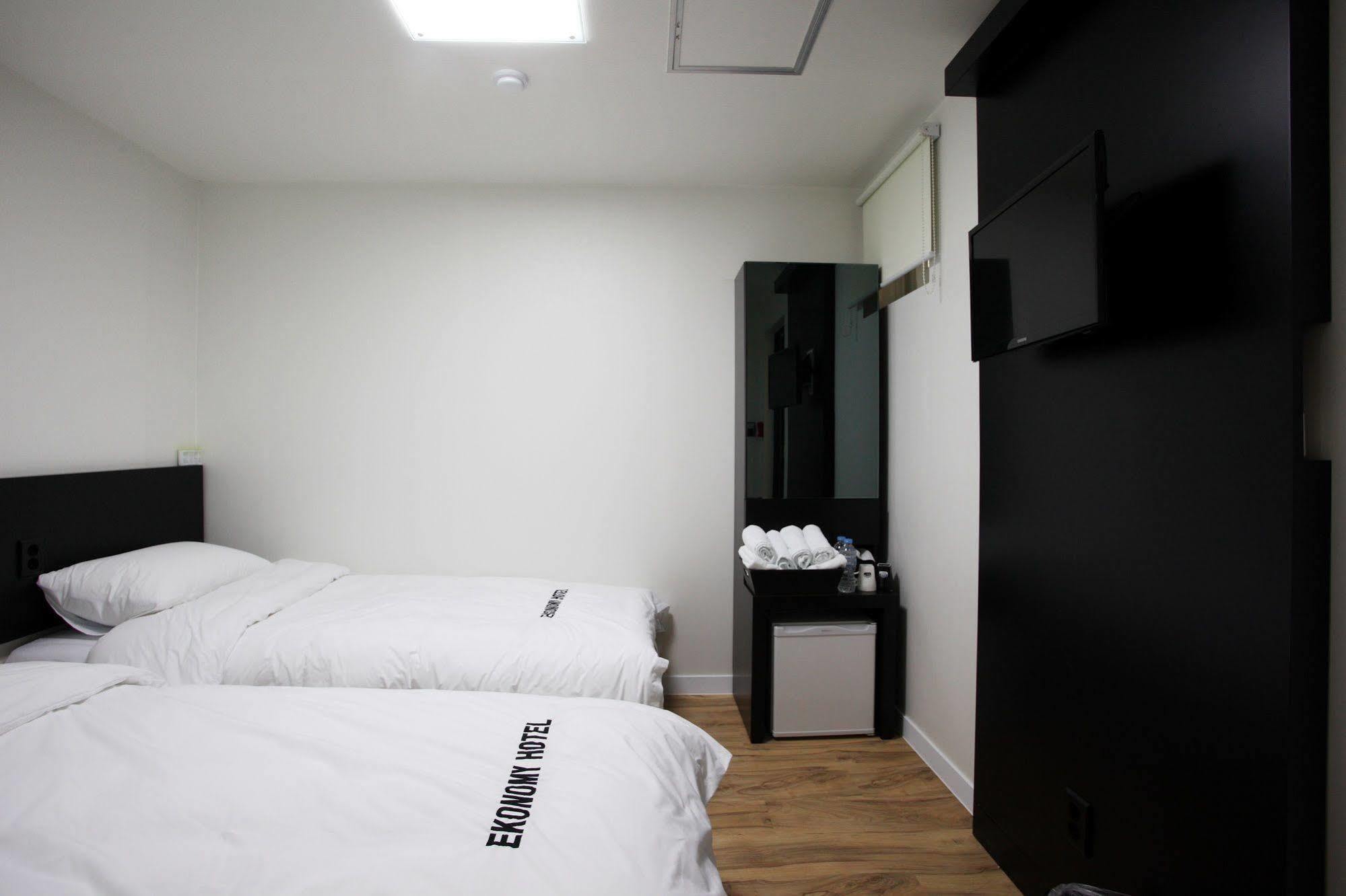 Ekonomy Hotel Myeongdong Central Seul Zewnętrze zdjęcie