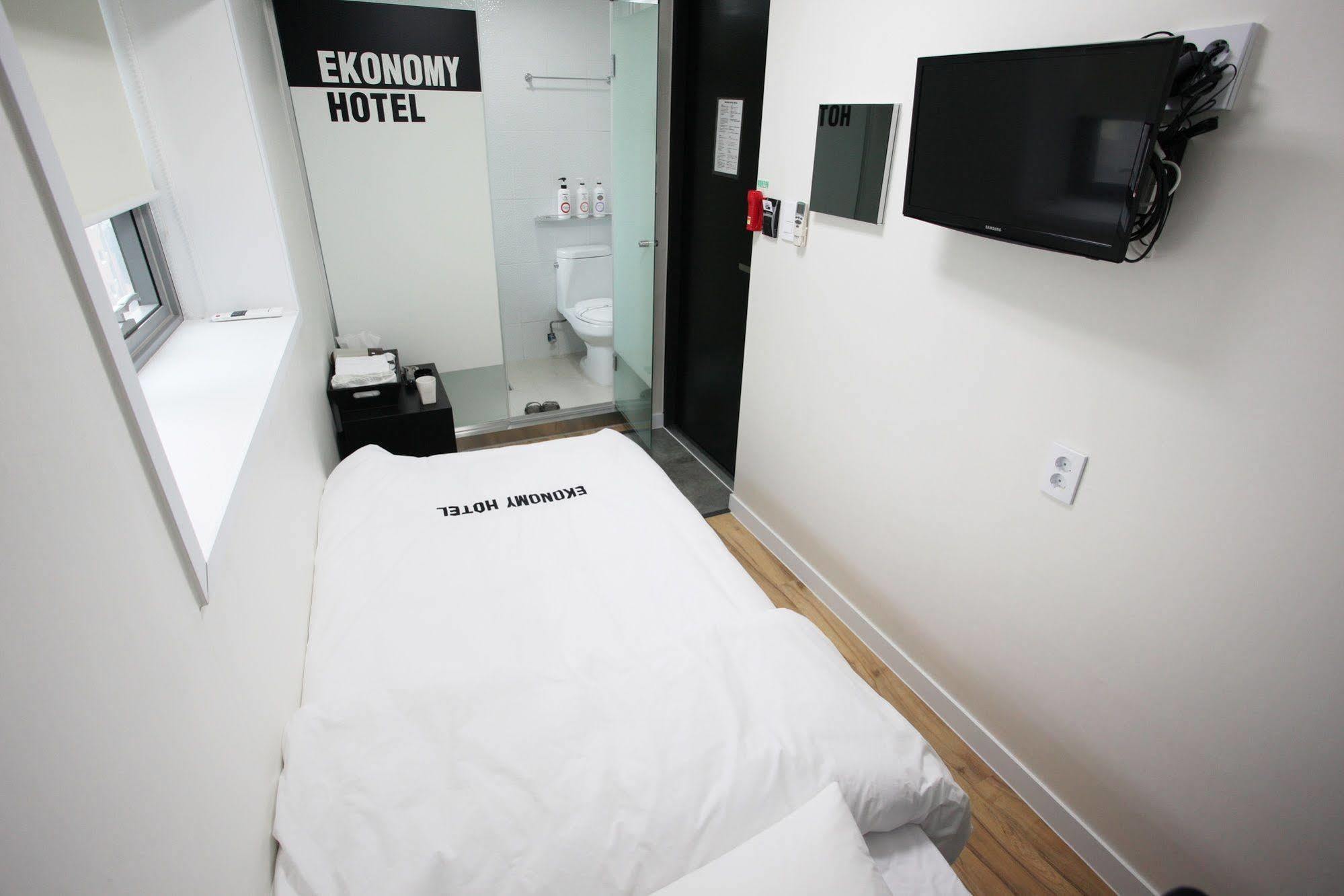 Ekonomy Hotel Myeongdong Central Seul Zewnętrze zdjęcie