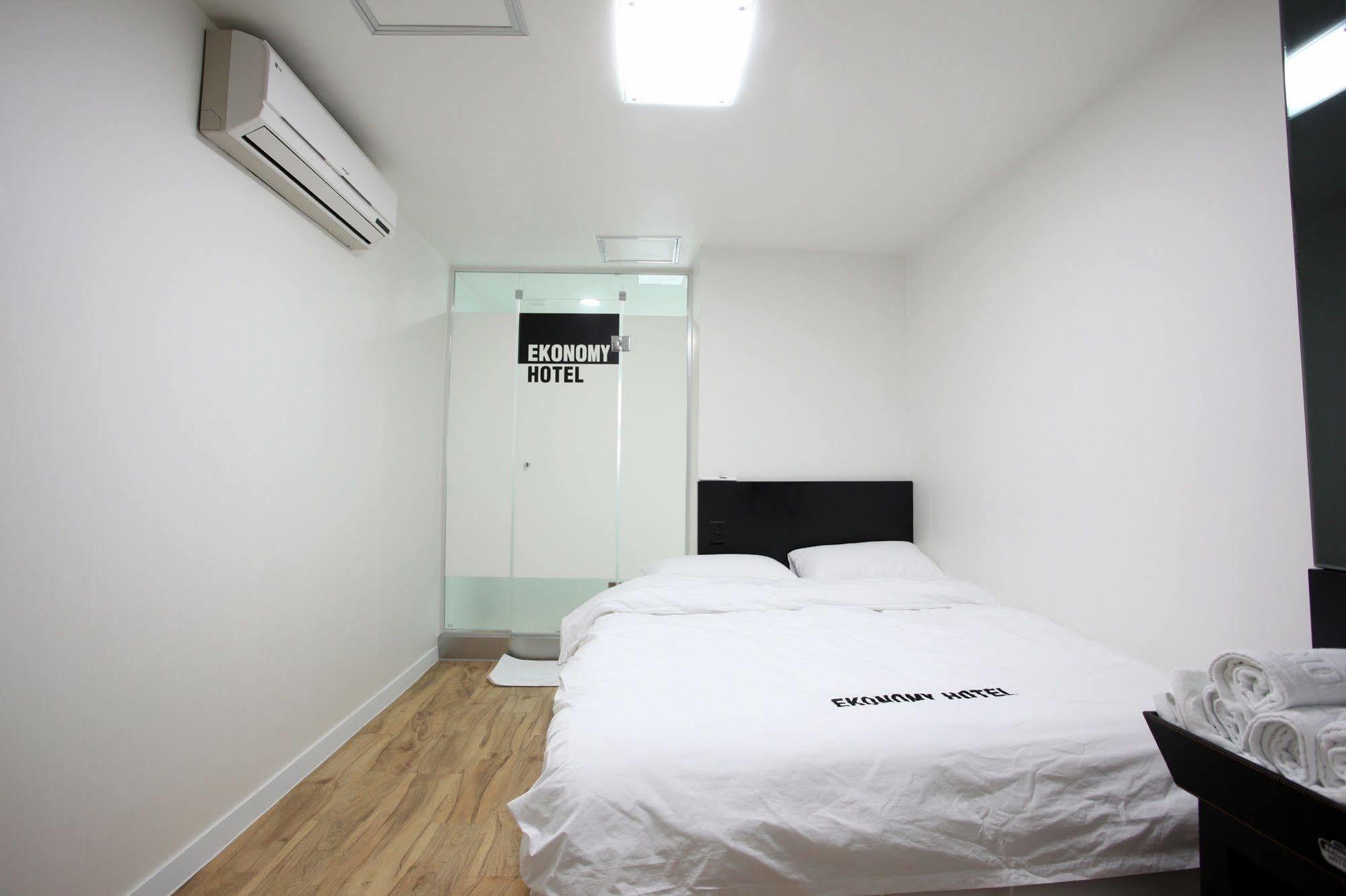 Ekonomy Hotel Myeongdong Central Seul Zewnętrze zdjęcie