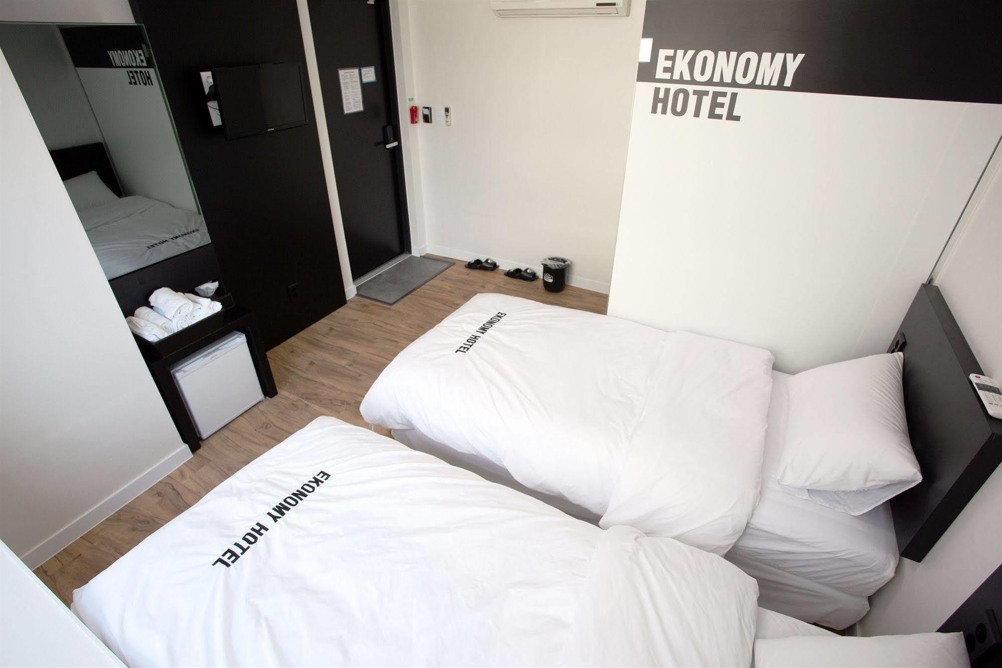 Ekonomy Hotel Myeongdong Central Seul Zewnętrze zdjęcie