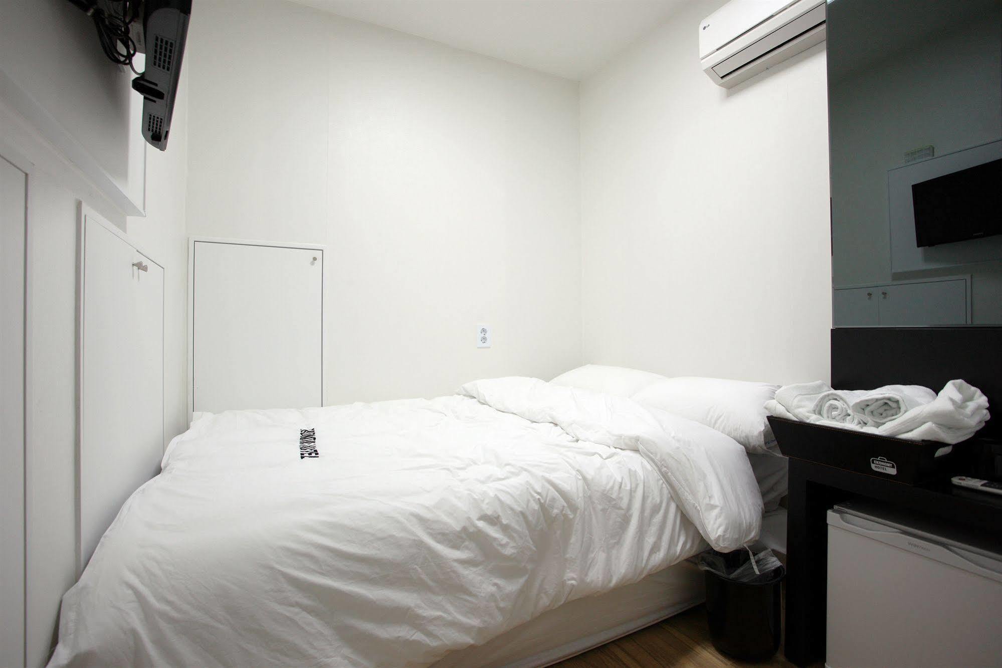 Ekonomy Hotel Myeongdong Central Seul Zewnętrze zdjęcie
