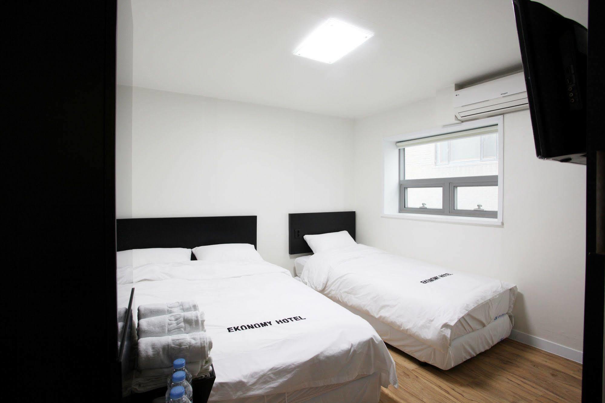Ekonomy Hotel Myeongdong Central Seul Zewnętrze zdjęcie
