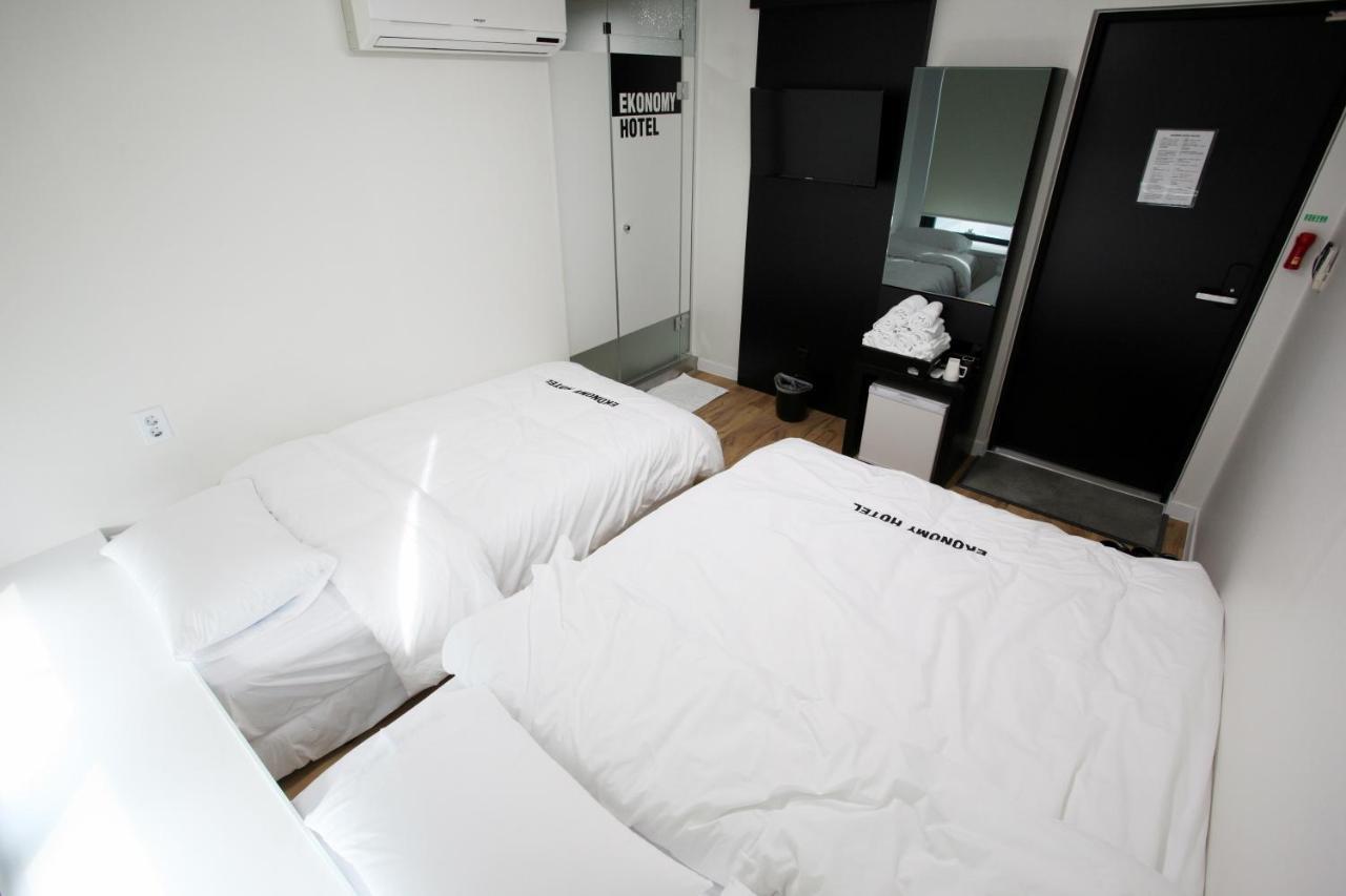 Ekonomy Hotel Myeongdong Central Seul Zewnętrze zdjęcie