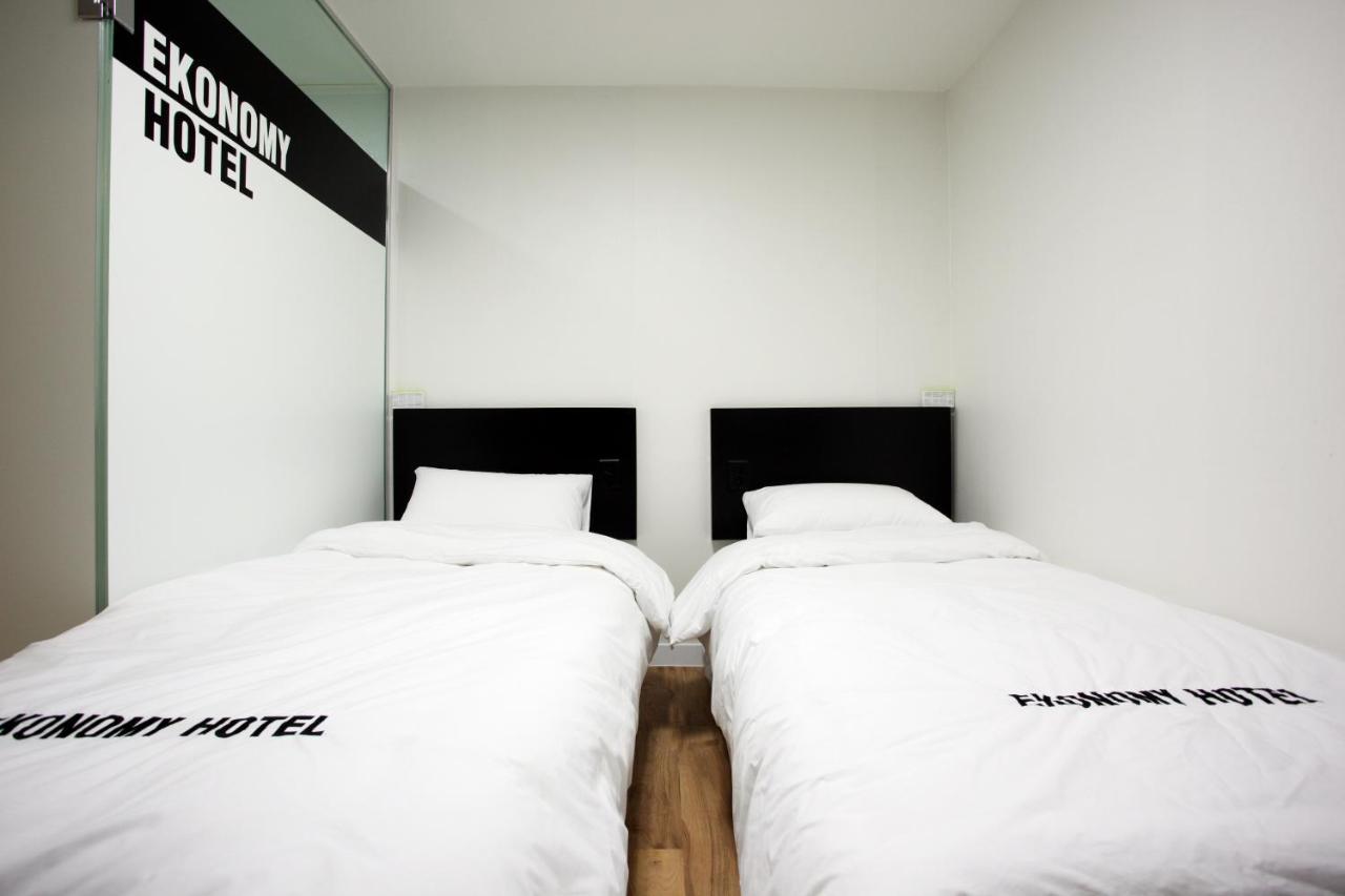 Ekonomy Hotel Myeongdong Central Seul Zewnętrze zdjęcie