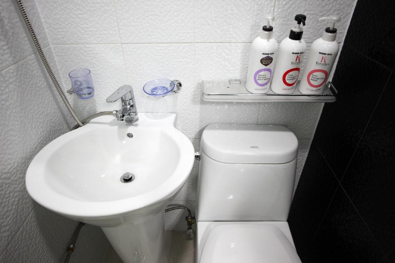 Ekonomy Hotel Myeongdong Central Seul Zewnętrze zdjęcie