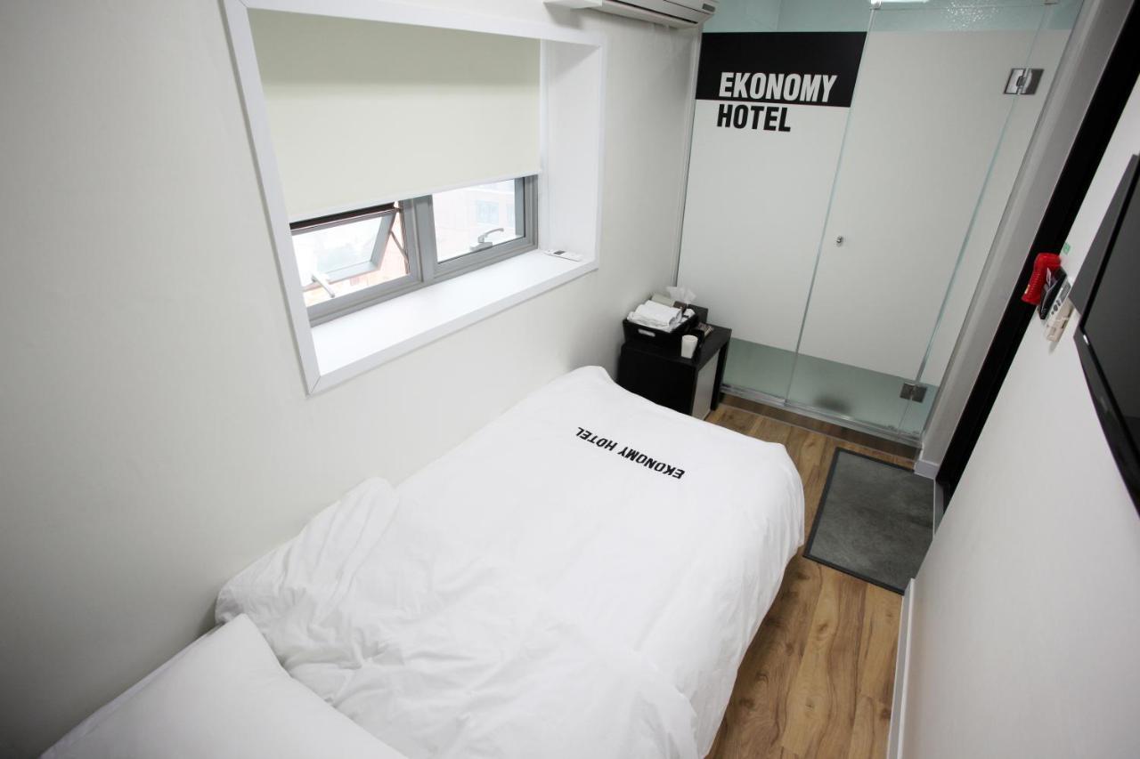 Ekonomy Hotel Myeongdong Central Seul Zewnętrze zdjęcie