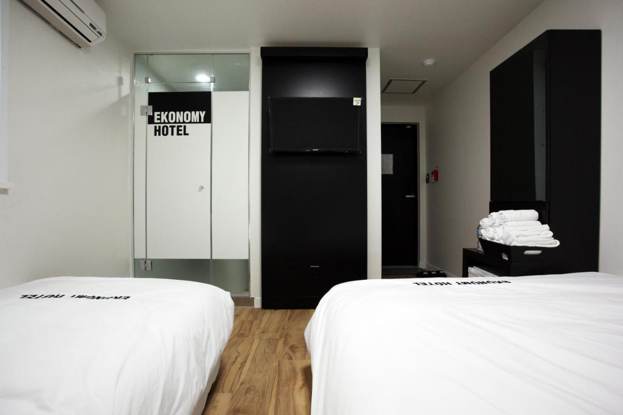 Ekonomy Hotel Myeongdong Central Seul Zewnętrze zdjęcie